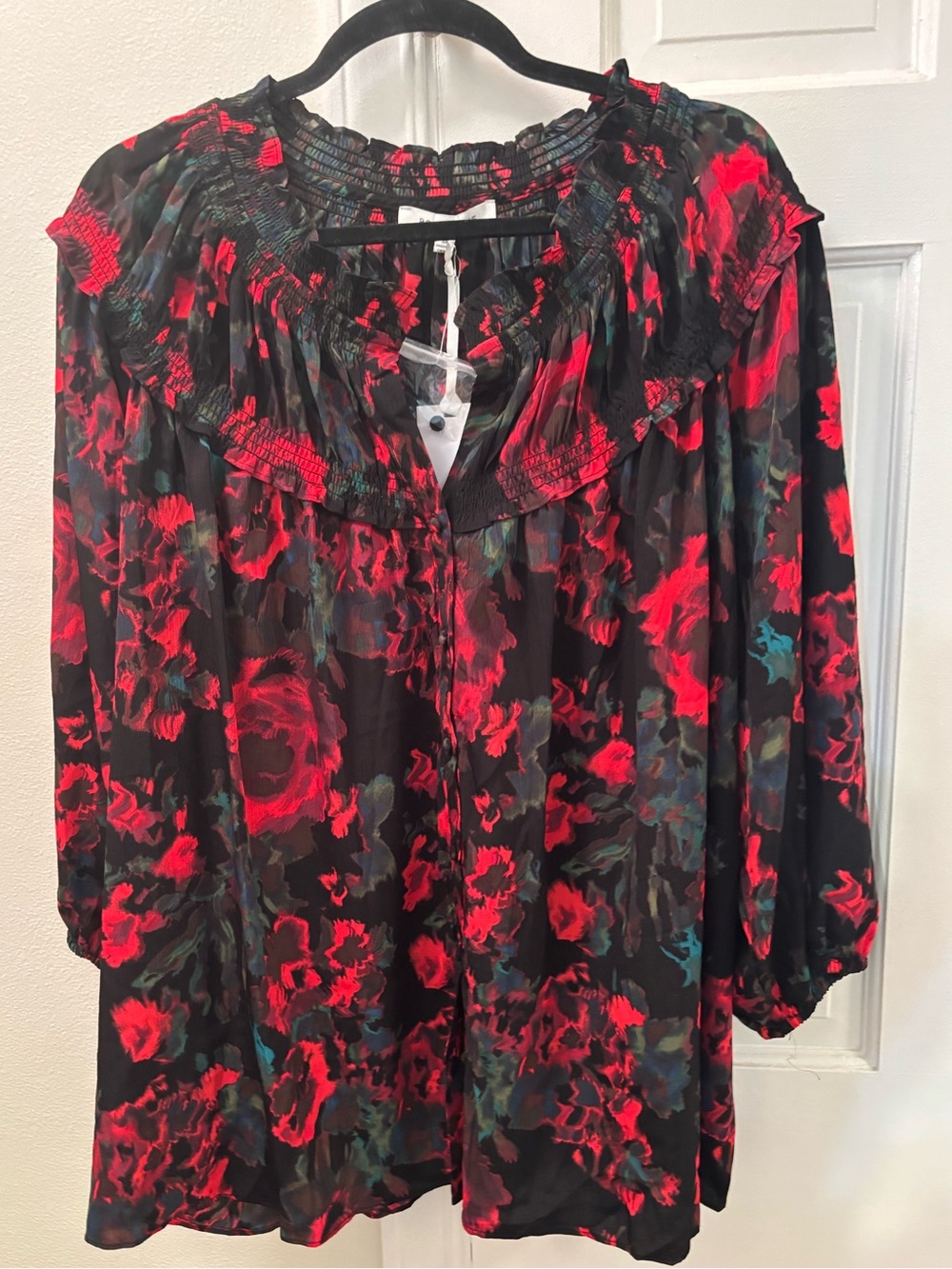 Rose & Olive Black Blouse with Red Floral Print
3X